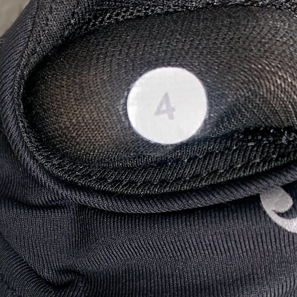 Lululemon Energy Bra in Flat Inky Floral Embossed Black - Picture 7 of 8